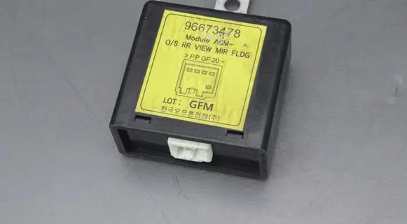 Chevrolet Captiva Wing mirror control module 96673478