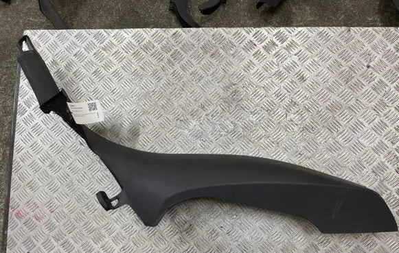 Skoda Octavia Mk3 (5E) Rear seat side bottom trim 5E5867766