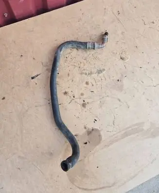 Engine coolant pipe/hose