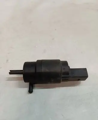 BMW 5 E60 E61 Windscreen/windshield washer pump 8817