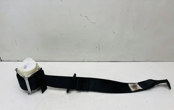 Volkswagen Golf Plus Rear seatbelt 5M0857805