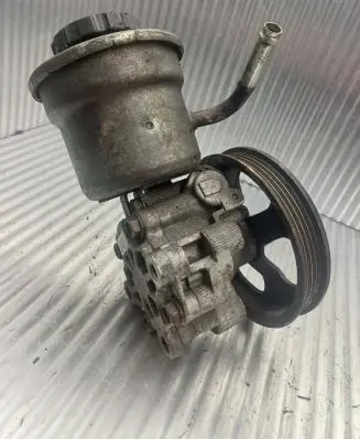 Toyota Yaris Power steering pump