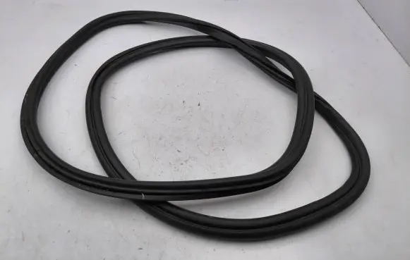 BMW i3 Trunk rubber seal (body) 