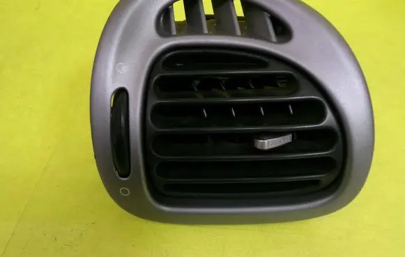 Citroen Xsara Picasso Dashboard side air vent grill/cover trim