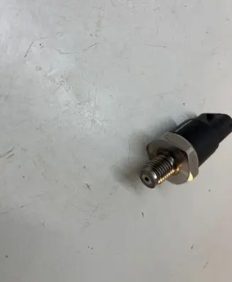 BMW 5 E39 Fuel pressure regulator 0281002475 021111 8511002600