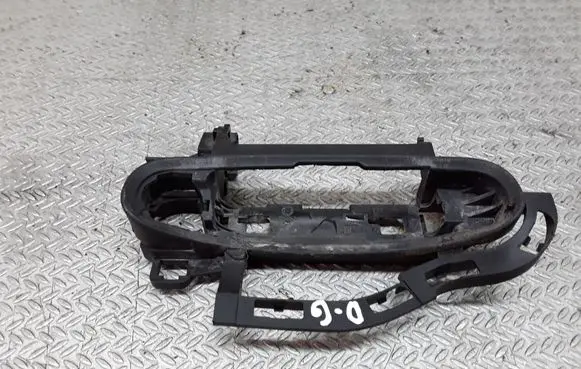 Rear door exterior handle/bracket
