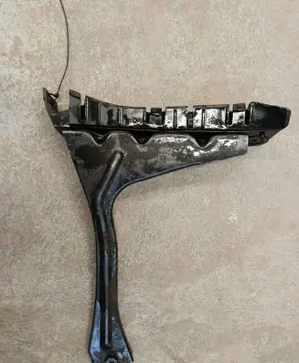 Audi A6 S6 C5 4B Front splash guards bracket 4B0821135