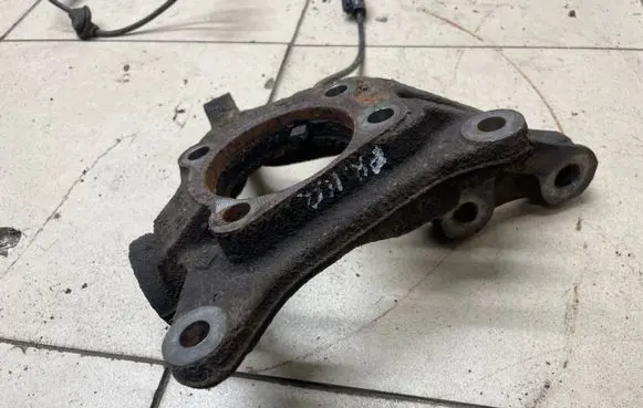 Subaru Outback Front wheel hub spindle knuckle