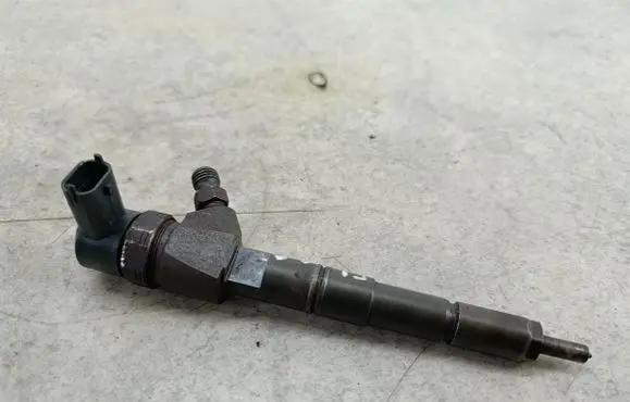 Alfa Romeo 159 Fuel injector 0445110308