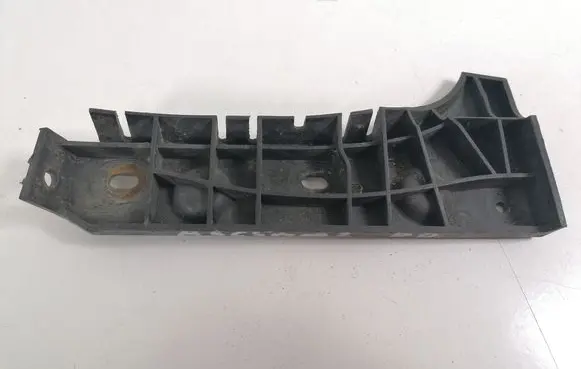 Front bumper mounting bracket