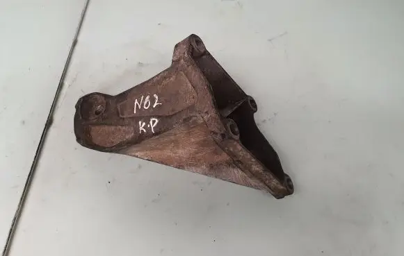 BMW 7 E65 E66 Engine mounting bracket 6754615 22116754615