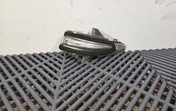 Lexus RX 330 - 350 - 400H Mirror indicator light 