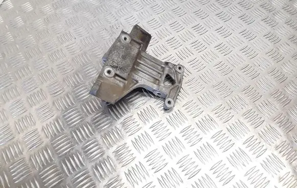 Subaru Impreza I Engine mount bracket
