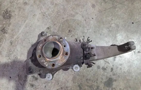 Front wheel hub