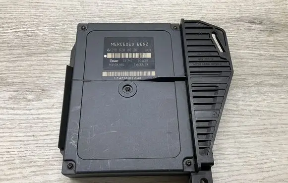 Mercedes-Benz E W210 Engine control unit/module ECU 2108200026