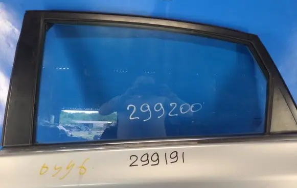 Nissan Sentra B17 Front windscreen/windshield window 823013SG0A