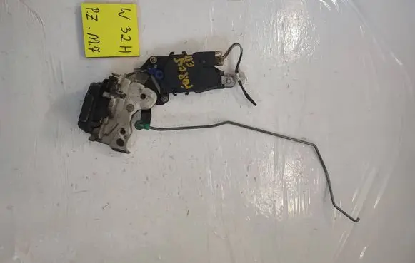 Ford Focus Front door lock 8974352116
