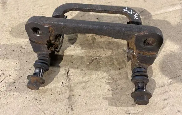 Nissan Qashqai Brake caliper pad carrier rear 