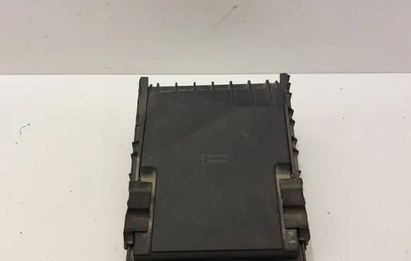 Volkswagen Touran I Fuse box cover 1K0937132