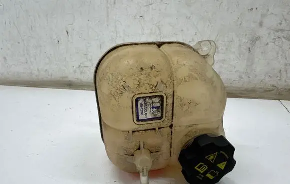 Jeep Cherokee Coolant expansion tank/reservoir 68102155AD 68193749AA