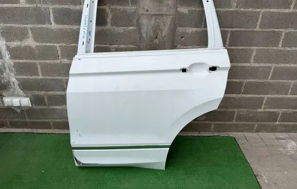 Volkswagen Tiguan Rear door 5NA833603A