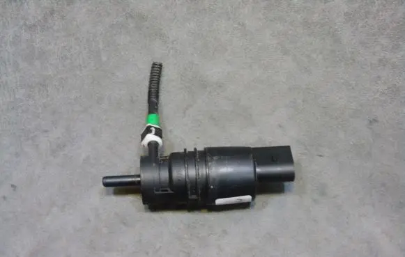 BMW 3 E90 E91 Windscreen/windshield washer pump 730258801
