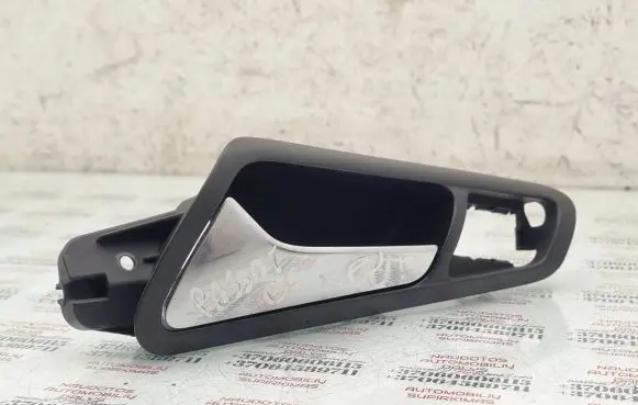 Volkswagen PASSAT B6 Front door interior handle 3C1837113