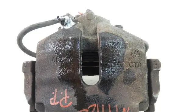 Volkswagen PASSAT B7 Front brake caliper 