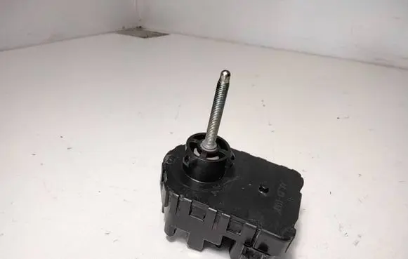 Headlight level adjustment motor