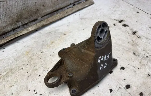 Audi A4 S4 B5 8D Gearbox mounting bracket 8D0399114L