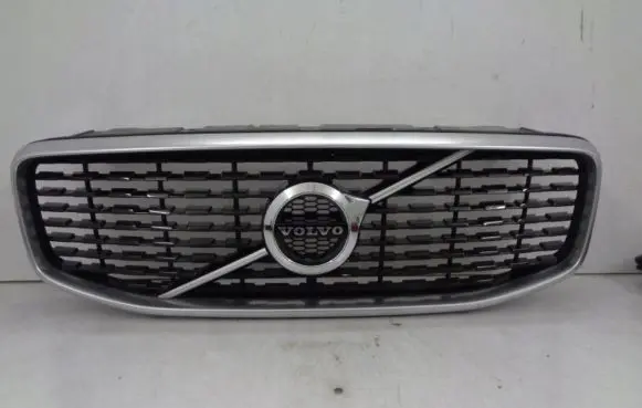 Volvo XC90 Front bumper upper radiator grill 31333045