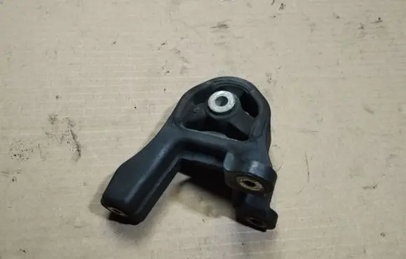 Honda CR-V Rear differential mounting bracket 