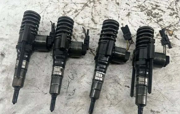 Audi A4 S4 B8 8K Fuel injectors set 0414720404 03G130073G