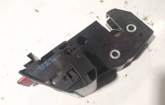 Volkswagen PASSAT B6 Seat back rest lock catch 3C9885682