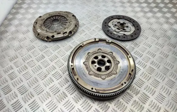 Audi A3 S3 8V Clutch set kit 04C105266E 04C141025R