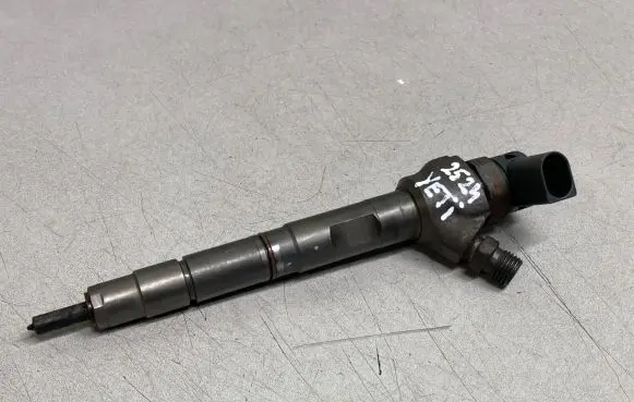 Skoda Yeti (5L) Fuel injector 03L130277J 0445110369B
