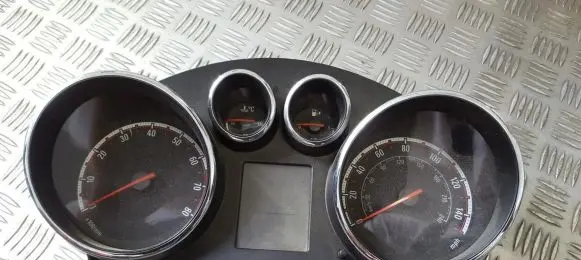 Opel Meriva B Speedometer (instrument cluster) 13346176 600775881