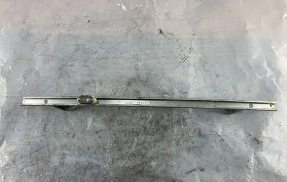 Opel Zafira B Front door windshield rail 13132428