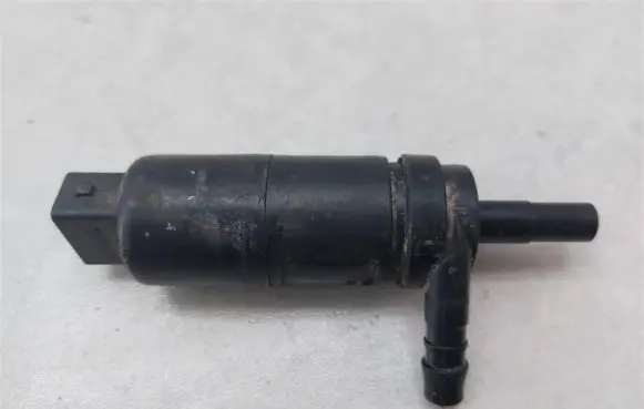 Ford Mondeo Mk III Windscreen/windshield washer pump