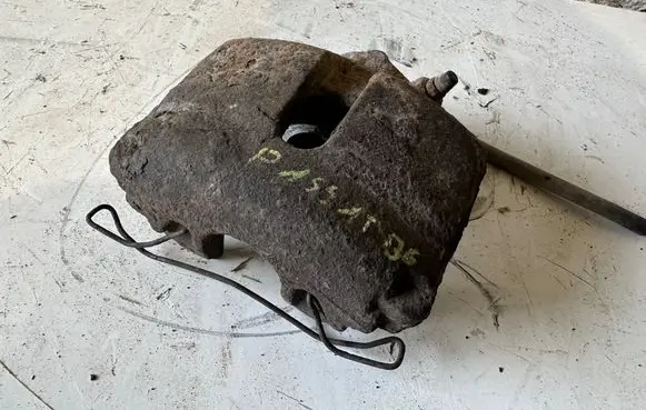 Volkswagen PASSAT B6 Front brake caliper