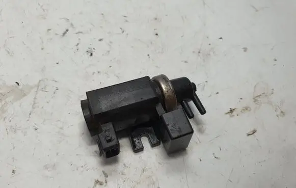 BMW 5 E39 Valve vacuum 2247906 11742247906 7796634