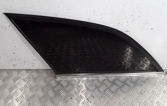 Mercedes-Benz C W204 Rear side window A2046701154