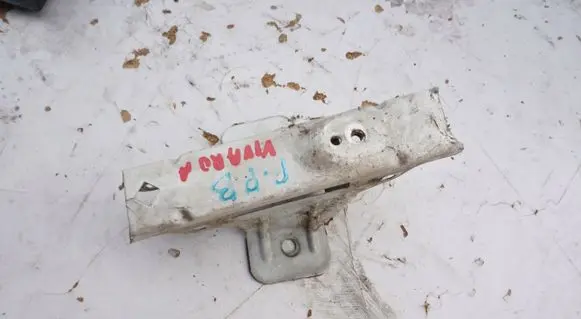 Opel Vivaro Fender mounting bracket