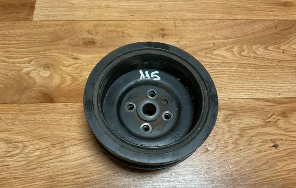 Volkswagen PASSAT B6 Crankshaft pulley 03G105243