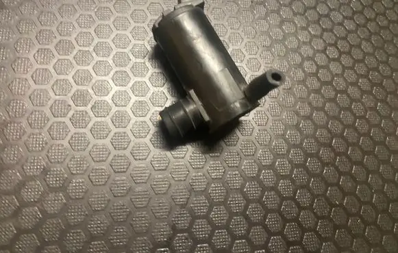 Audi A6 S6 C5 4B Windscreen/windshield washer pump E13021168