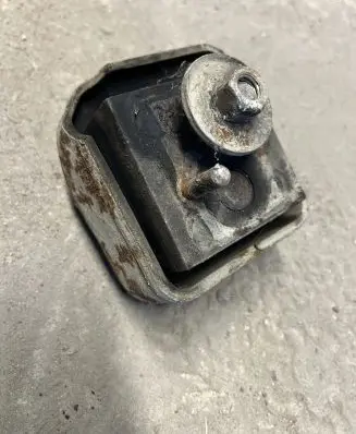 Ford Explorer Engine mount bracket