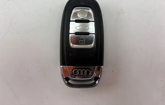 Audi A5 8T 8F Ignition key/card 8T0959754D