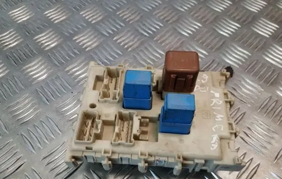 Nissan Primera Fuse module 24350AV700