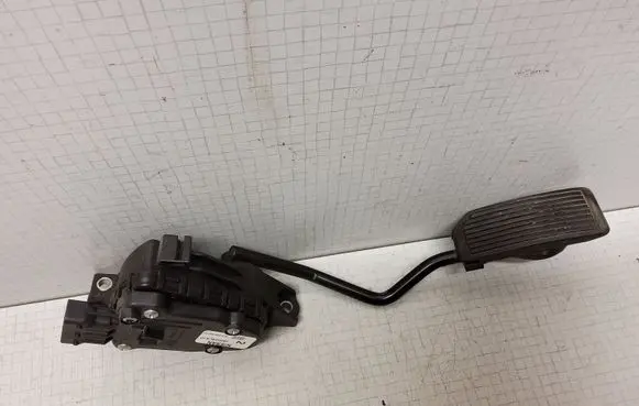 Nissan Almera N16 Accelerator throttle pedal 18002AU410 6PV00862001