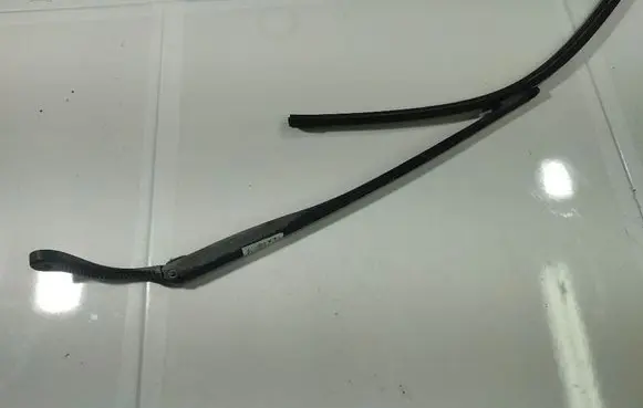 Citroen C4 I Front wiper blade arm 9650102030